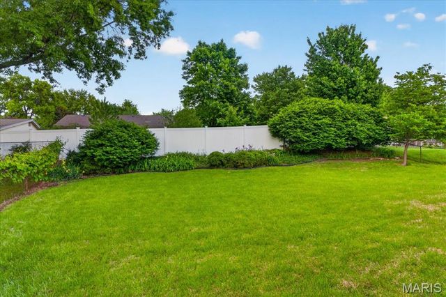 4 Glenview Drive, St Charles, MO 63304