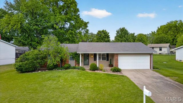 4 Glenview Drive, St Charles, MO 63304