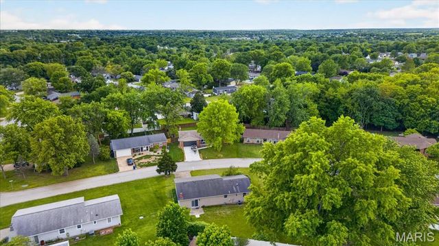 4 Glenview Drive, St Charles, MO 63304