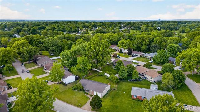 4 Glenview Drive, St Charles, MO 63304