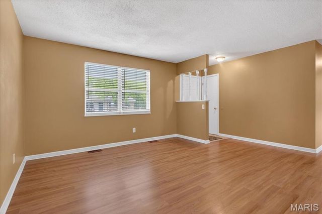 4 Glenview Drive, St Charles, MO 63304