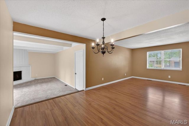 4 Glenview Drive, St Charles, MO 63304
