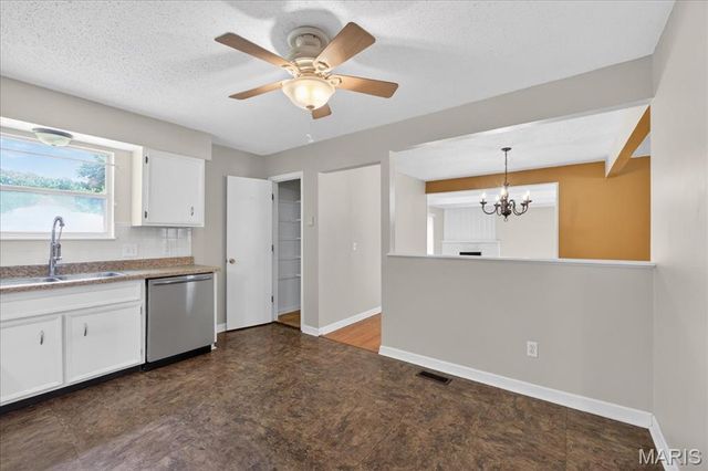 4 Glenview Drive, St Charles, MO 63304