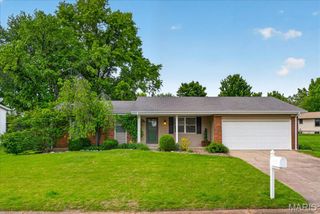 4 Glenview Drive, St Charles, MO 63304