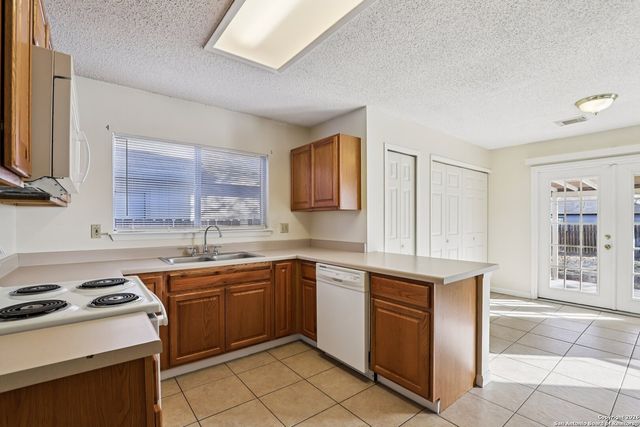 8330 Bent Meadow, Converse, TX 78109