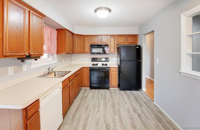 32536 Warner Drive, Warren, MI 48092