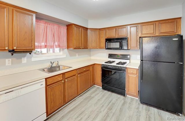 32536 Warner Drive, Warren, MI 48092