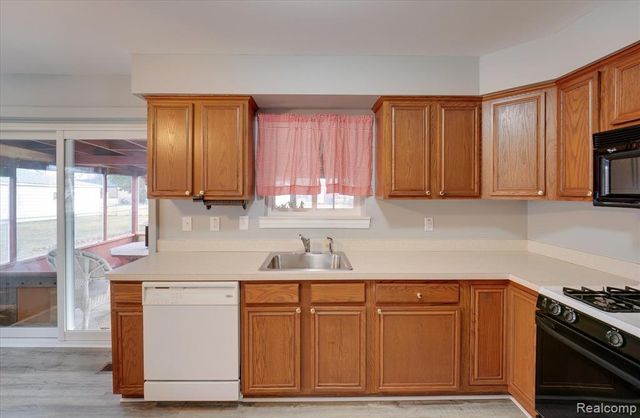 32536 Warner Drive, Warren, MI 48092