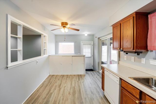 32536 Warner Drive, Warren, MI 48092