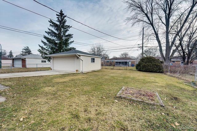 32536 Warner Drive, Warren, MI 48092