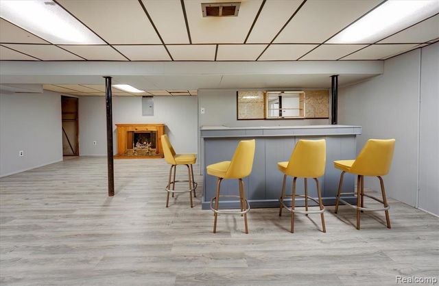 32536 Warner Drive, Warren, MI 48092