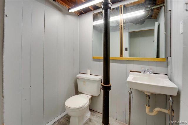 32536 Warner Drive, Warren, MI 48092