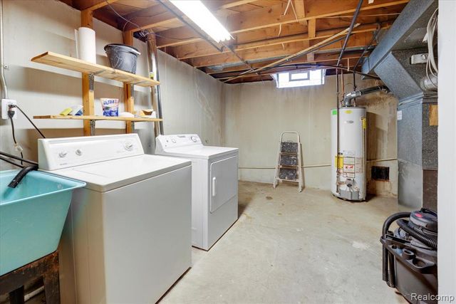 32536 Warner Drive, Warren, MI 48092