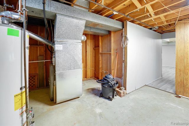 32536 Warner Drive, Warren, MI 48092