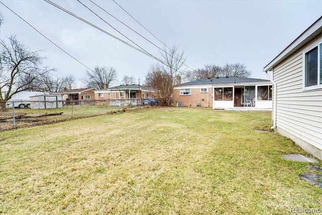 32536 Warner Drive, Warren, MI 48092