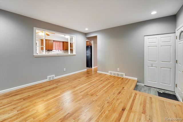 32536 Warner Drive, Warren, MI 48092