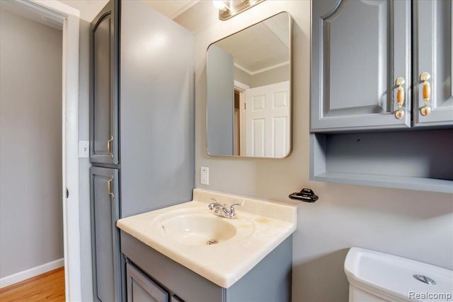 32536 Warner Drive, Warren, MI 48092