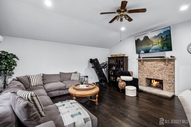 1 Garvey Drive, Monroe, NJ 08831