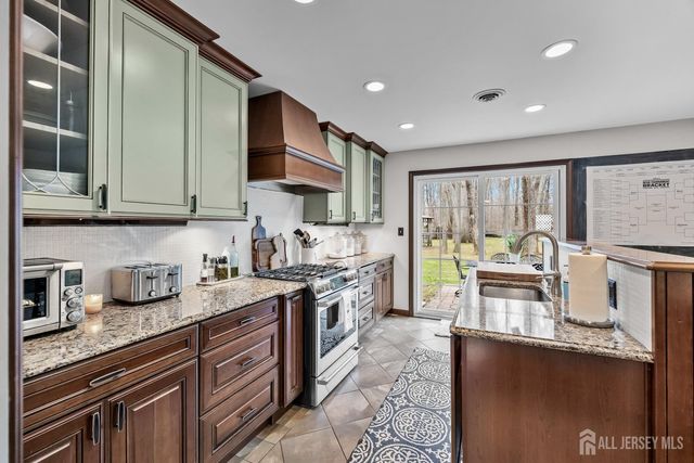 1 Garvey Drive, Monroe, NJ 08831