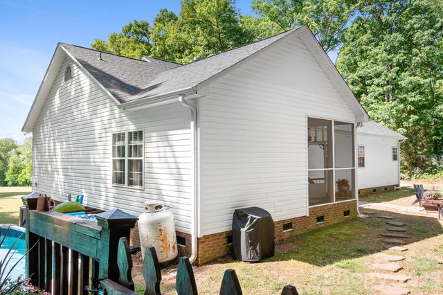 15877 Mallory Lane, Mount Pleasant, NC 28124