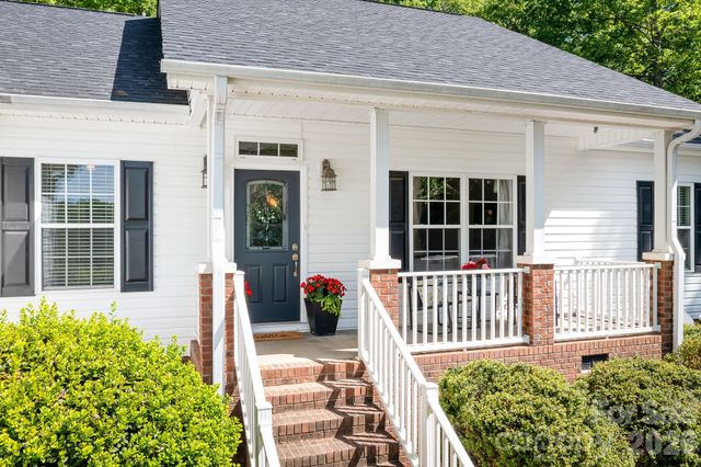 15877 Mallory Lane, Mount Pleasant, NC 28124