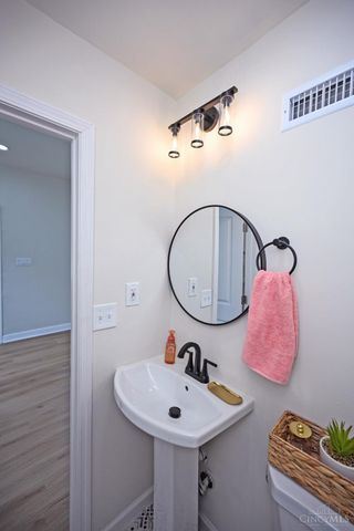 6211 Coleridge Avenue, Cincinnati, OH 45213