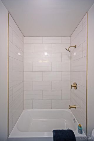 6211 Coleridge Avenue, Cincinnati, OH 45213