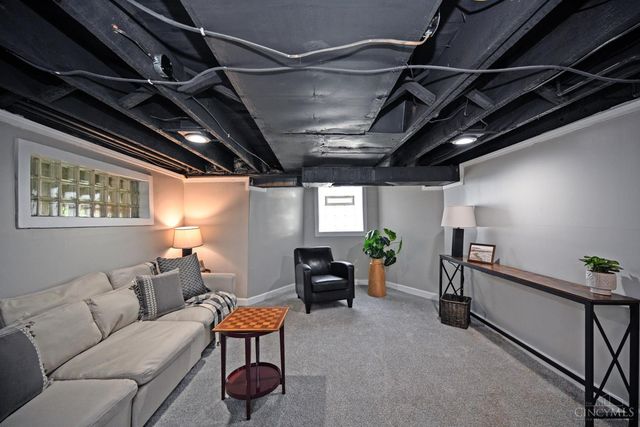 6211 Coleridge Avenue, Cincinnati, OH 45213