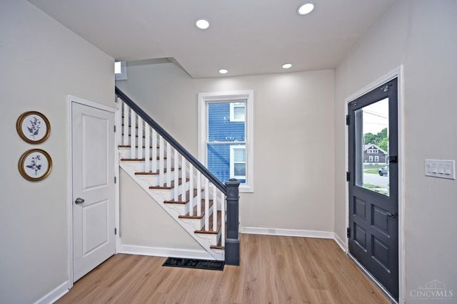 6211 Coleridge Avenue, Cincinnati, OH 45213