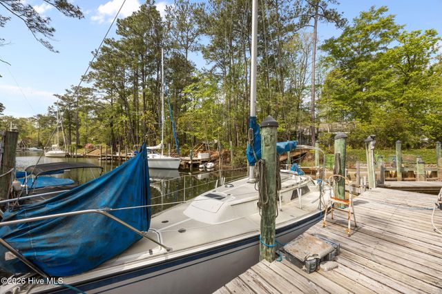 106 Whittaker Point Road, Oriental, NC 28571