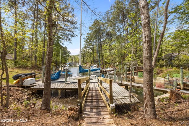 106 Whittaker Point Road, Oriental, NC 28571