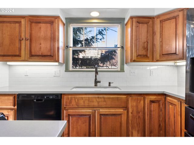 1706 OAK St, La Grande, OR 97850