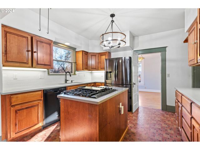 1706 OAK St, La Grande, OR 97850