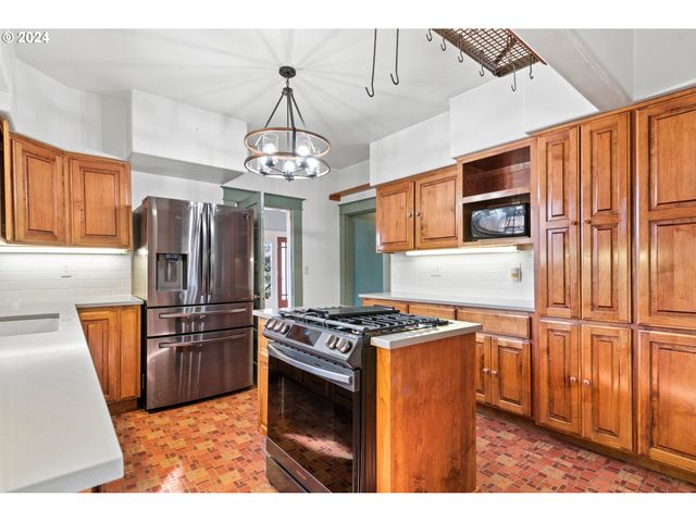 1706 OAK St, La Grande, OR 97850