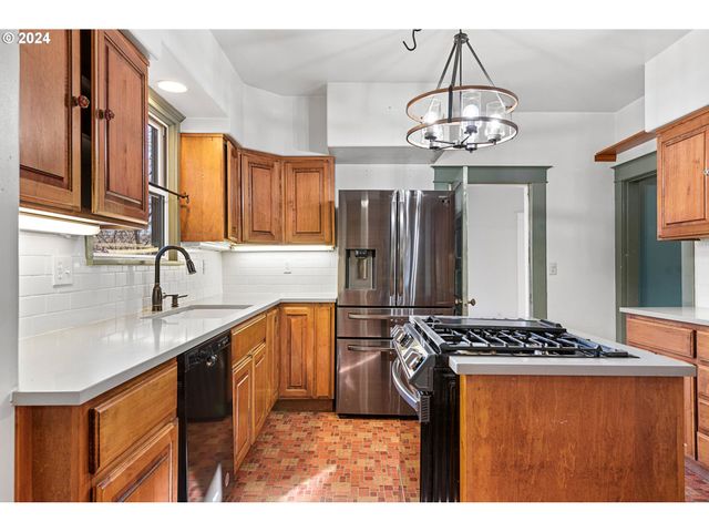 1706 OAK St, La Grande, OR 97850