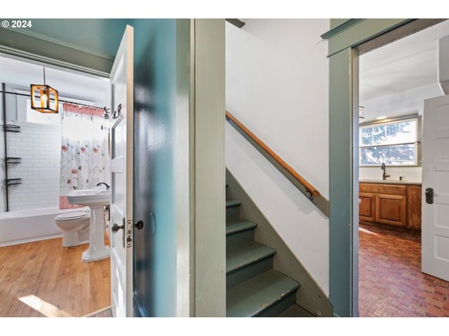 1706 OAK St, La Grande, OR 97850