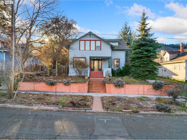 1706 OAK St, La Grande, OR 97850