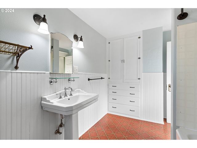 1706 OAK St, La Grande, OR 97850