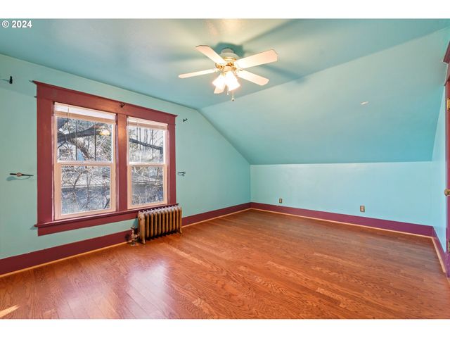 1706 OAK St, La Grande, OR 97850