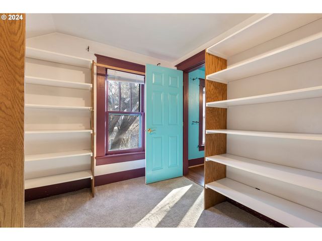 1706 OAK St, La Grande, OR 97850