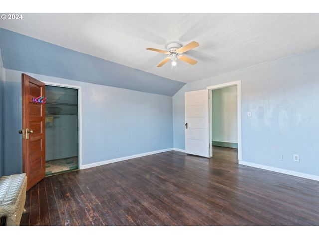 1706 OAK St, La Grande, OR 97850