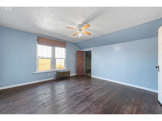 1706 OAK St, La Grande, OR 97850