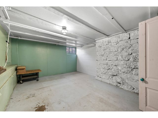 1706 OAK St, La Grande, OR 97850