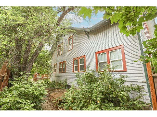 1706 OAK St, La Grande, OR 97850