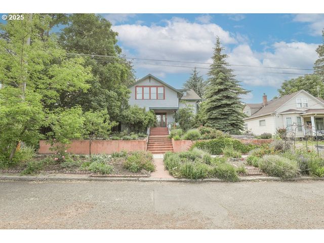 1706 OAK St, La Grande, OR 97850