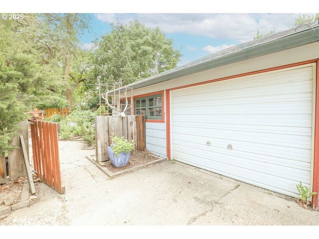 1706 OAK St, La Grande, OR 97850