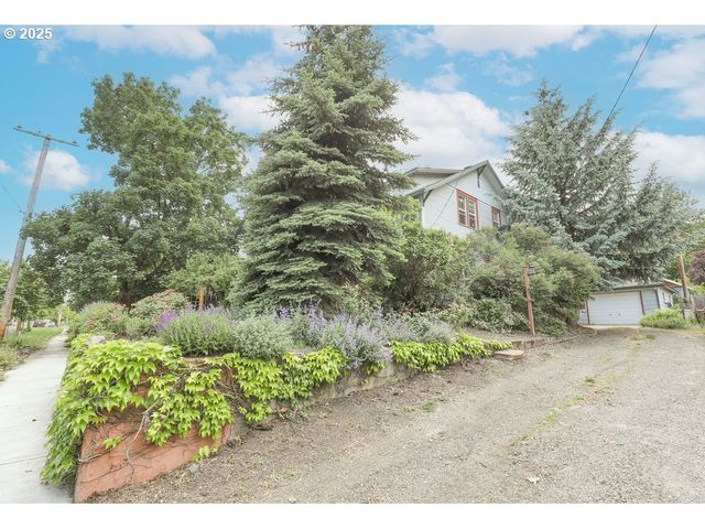 1706 OAK St, La Grande, OR 97850