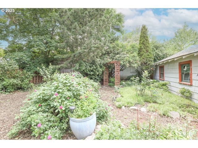 1706 OAK St, La Grande, OR 97850