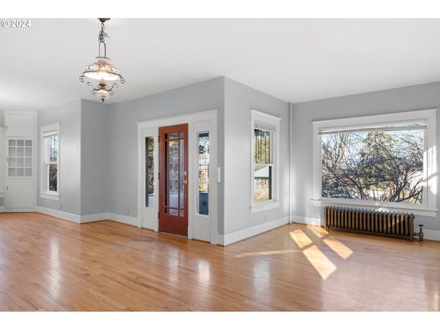 1706 OAK St, La Grande, OR 97850