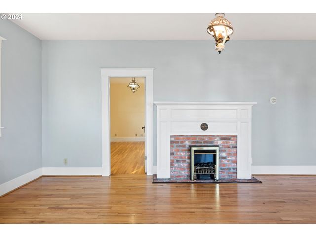 1706 OAK St, La Grande, OR 97850